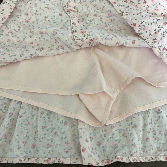 Abercrombie Kids Floral Skirt with Built in Shorts - Picture 4 of 6